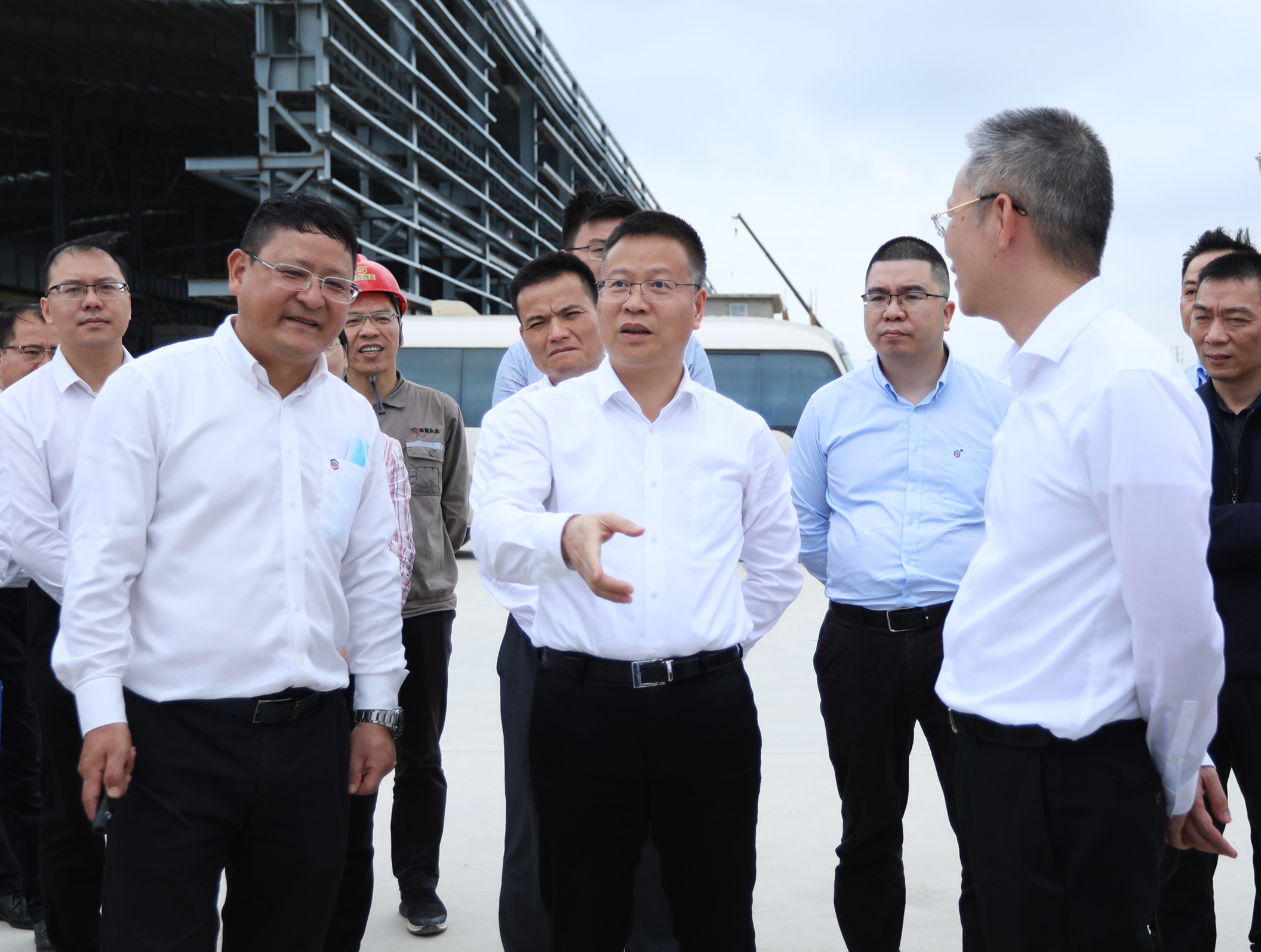 着力强龙头 拉长工业链 形成群集群 实现企业与地方相助共赢生长